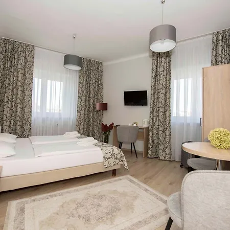 Polonia Hotel 2*