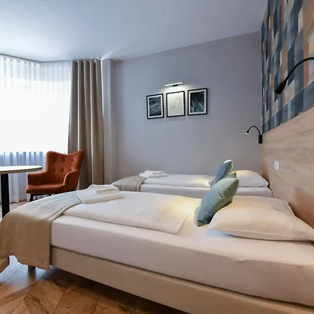 فندق Polonia رشيشوف