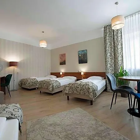Polonia Hotel 2*